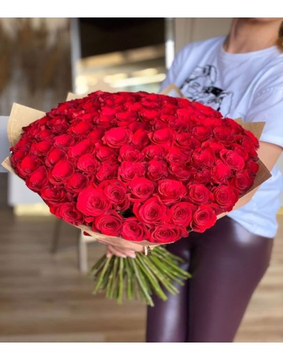 121 Adet Newspaper Kırmızı Gül Buketi